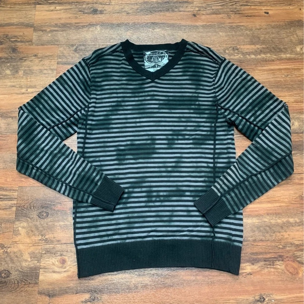 Men's Buckle Black Label Vneck Sweater